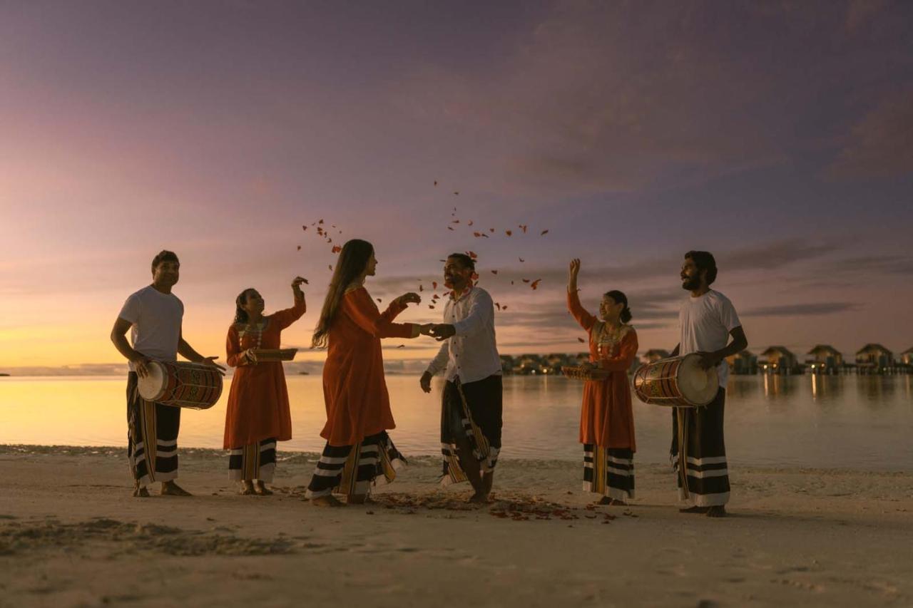 Hard Rock Hotel Maldives - Complimentary Roundtrip Speed Boat Transfer Until 31St October 2025 Emboodhoo Lagoon Εξωτερικό φωτογραφία Aboriginal dancers at the 2008 National Indigenous Music Awards